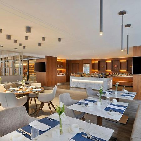Jeddah Marriott Hotel Madinah Road Exterior photo The lounge at the airport