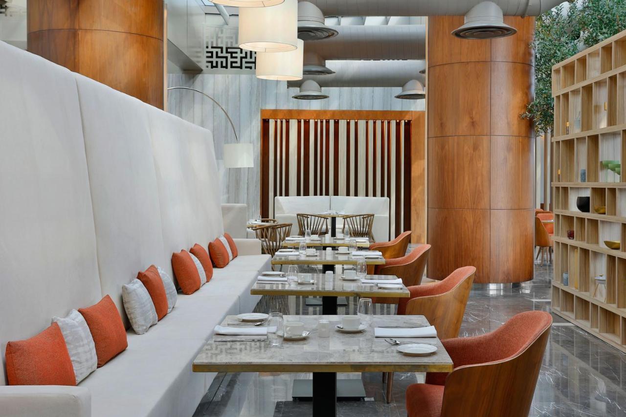 Jeddah Marriott Hotel Madinah Road Exterior photo Restaurant interior