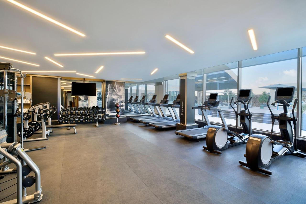 Jeddah Marriott Hotel Madinah Road Exterior photo The gym at the hotel