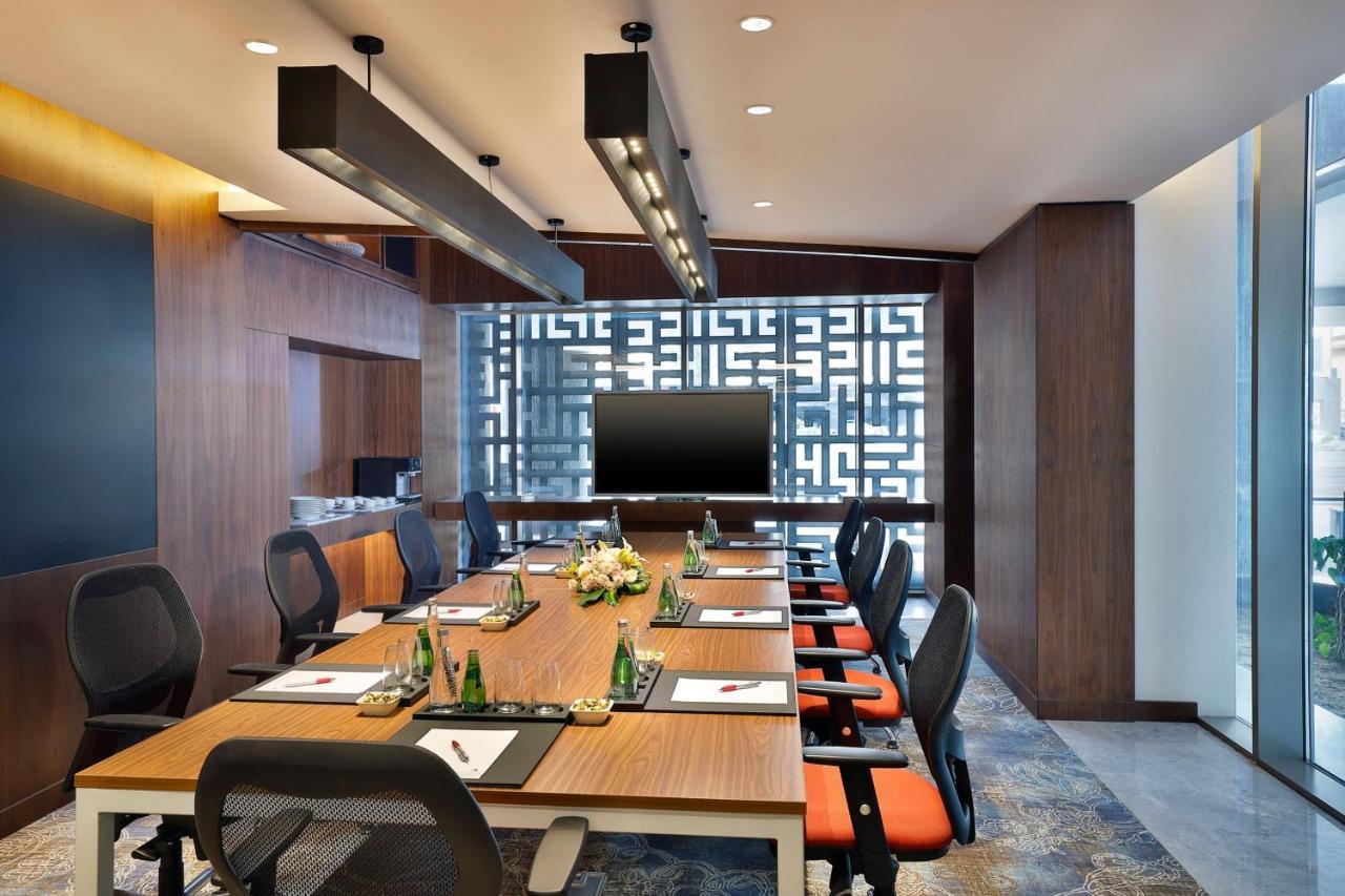 Jeddah Marriott Hotel Madinah Road Exterior photo Meeting room