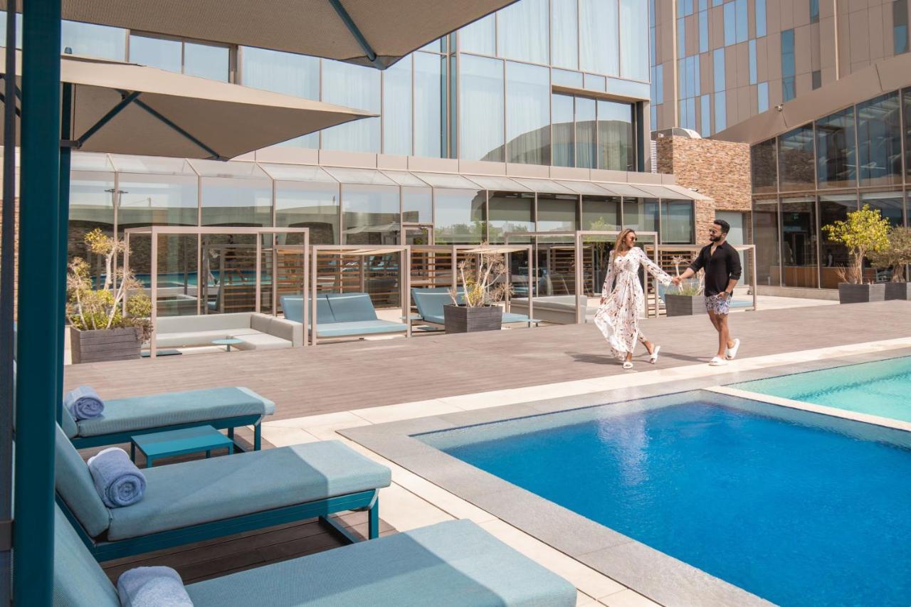 Jeddah Marriott Hotel Madinah Road Exterior photo The pool at the hotel
