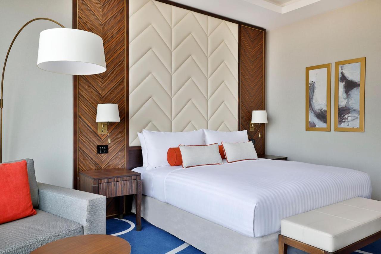 Jeddah Marriott Hotel Madinah Road Exterior photo A guest room at the hotel
