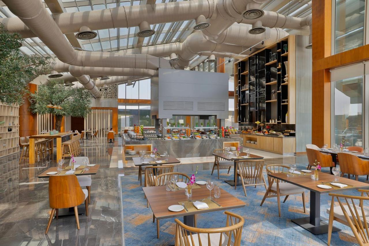 Jeddah Marriott Hotel Madinah Road Exterior photo The Kitchen Table