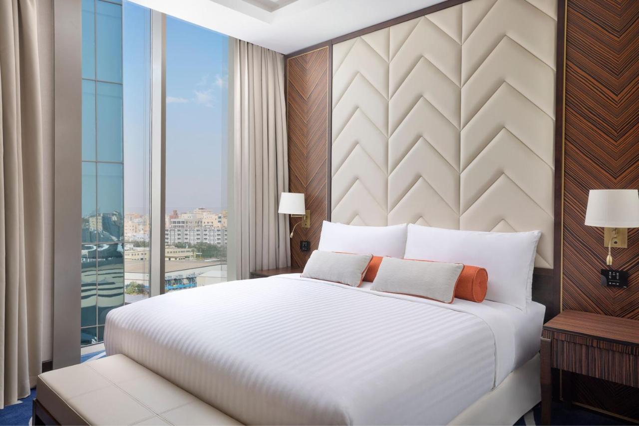 Jeddah Marriott Hotel Madinah Road Exterior photo A bedroom at the hotel