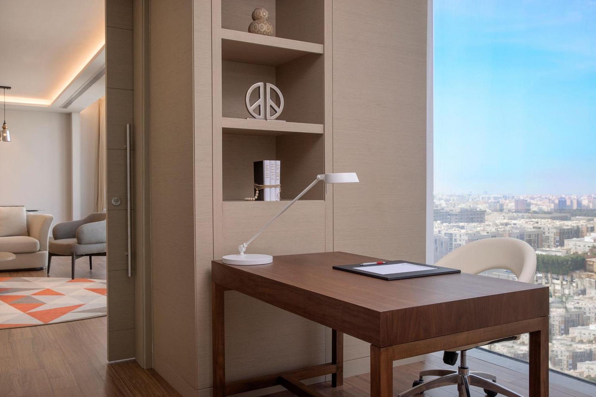Jeddah Marriott Hotel Madinah Road Exterior photo A work desk in a hotel room