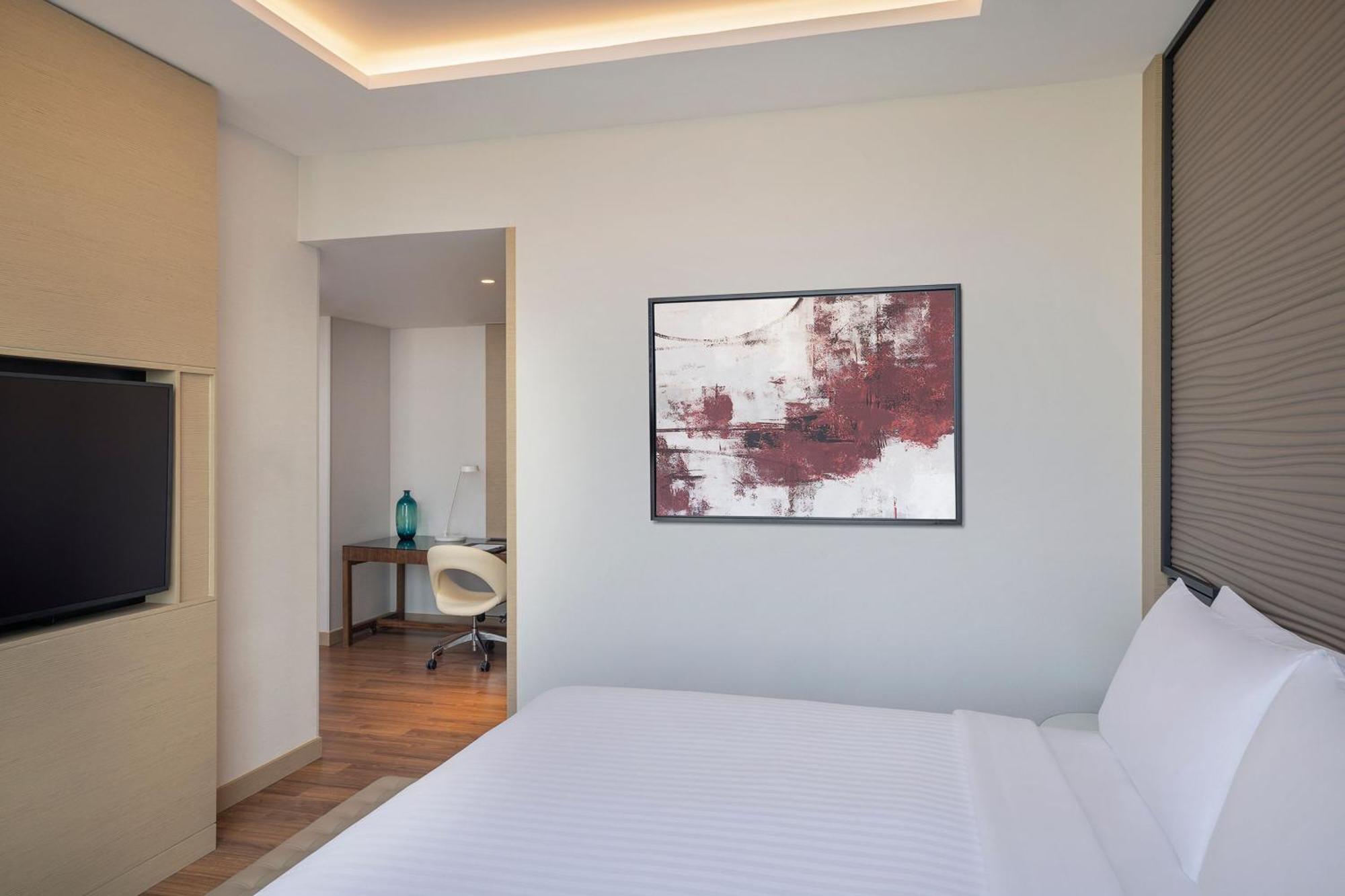 Jeddah Marriott Hotel Madinah Road Exterior photo A bedroom at the hotel