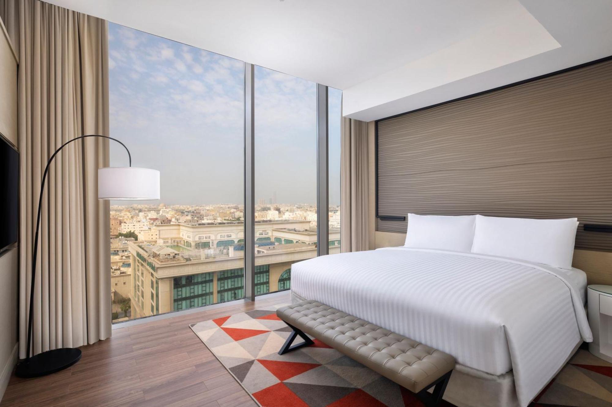 Jeddah Marriott Hotel Madinah Road Exterior photo A bedroom at the hotel
