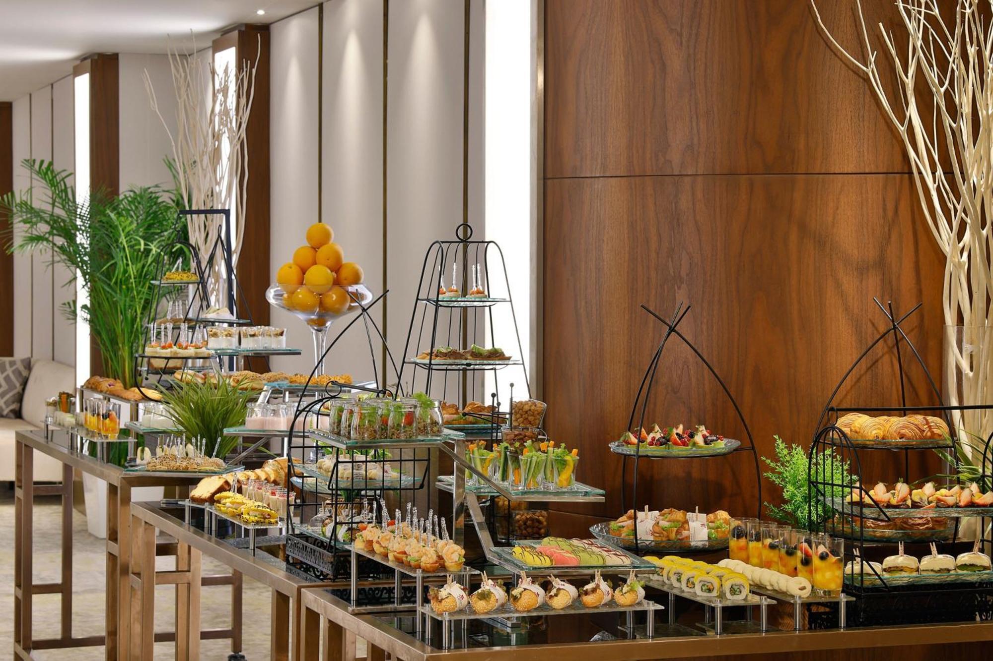 Jeddah Marriott Hotel Madinah Road Exterior photo A buffet at a hotel